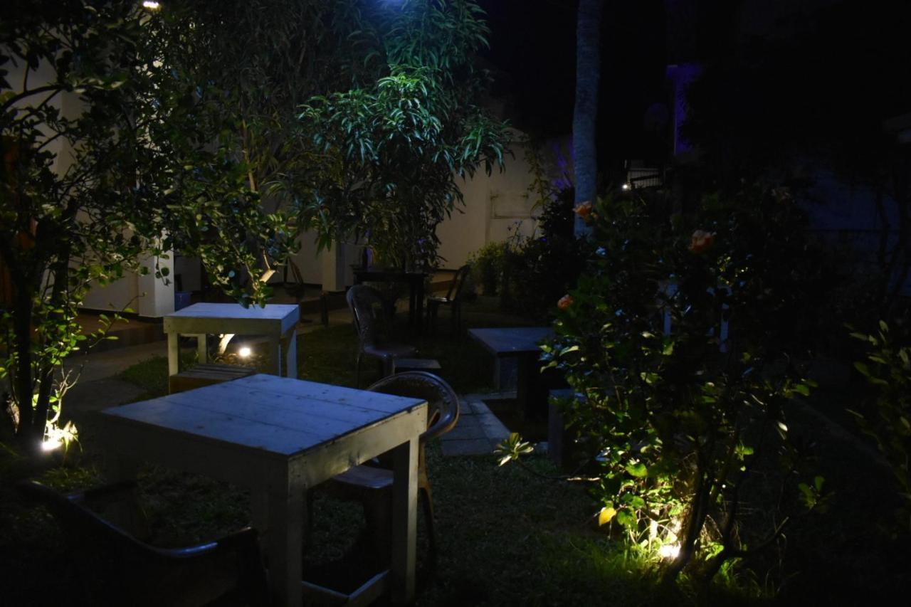 Aroma Guest House Mirissa Kültér fotó