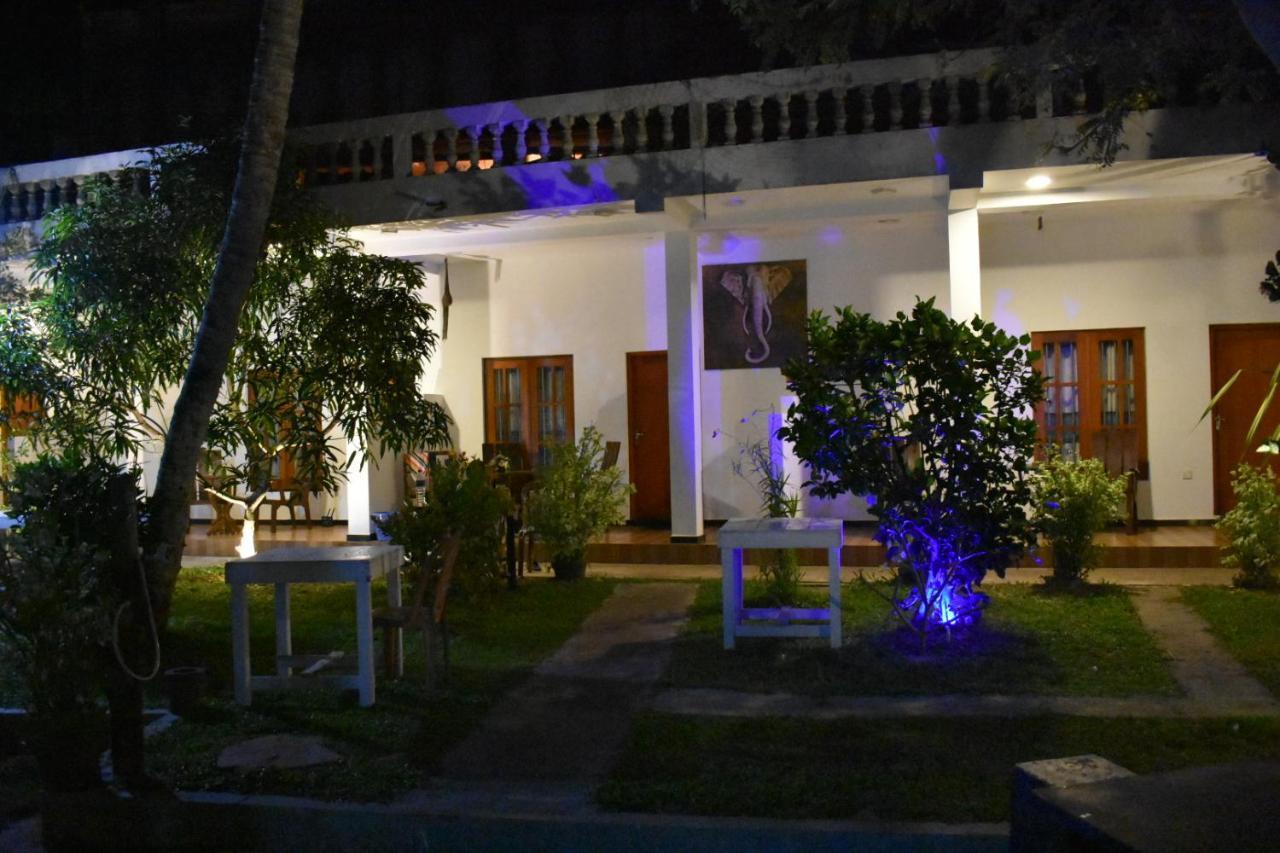 Aroma Guest House Mirissa Kültér fotó